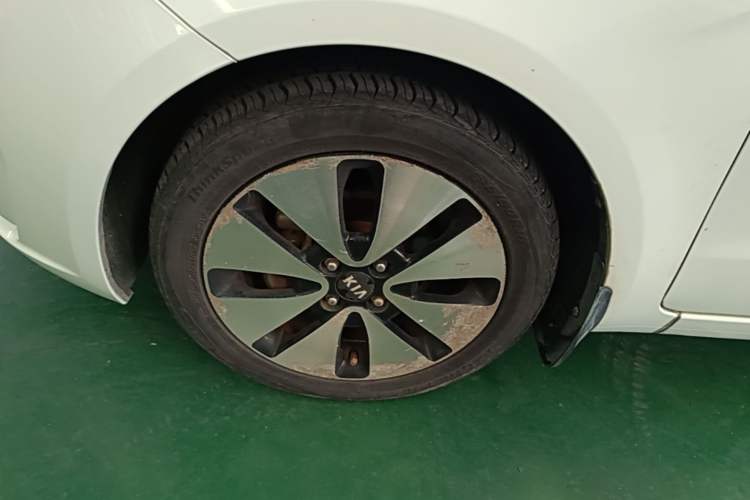 Used Kia K2 2012 Sedan 1.6L Automatic Transmission Premium Commemorative Edition Left Front Wheel Hub