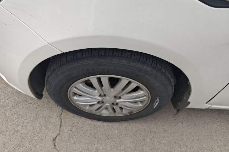 Used Kia K2 2012 Sedan 1.4L MT GLS Commemorative Edition Left Front Wheel Hub