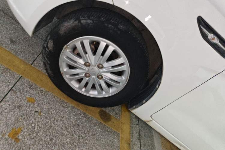Used Kia K2 2012 Sedan 1.4L MT GLS Commemorative Edition Left Front Wheel Hub