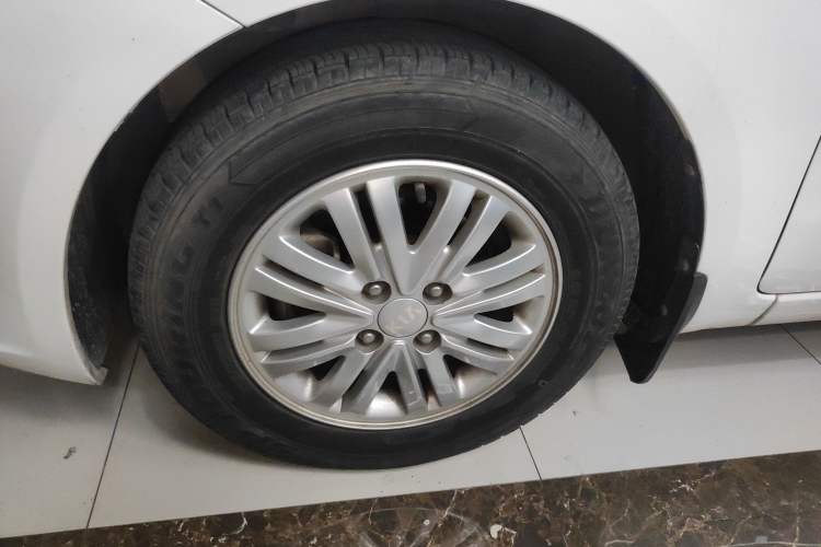 Used Kia K2 2012 Sedan 1.4L Automatic GLS Commemorative Edition Left Front Wheel Hub