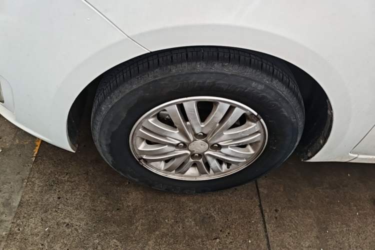 Used Kia K2 2012 Sedan 1.4L Automatic GLS Commemorative Edition Left Front Wheel Hub