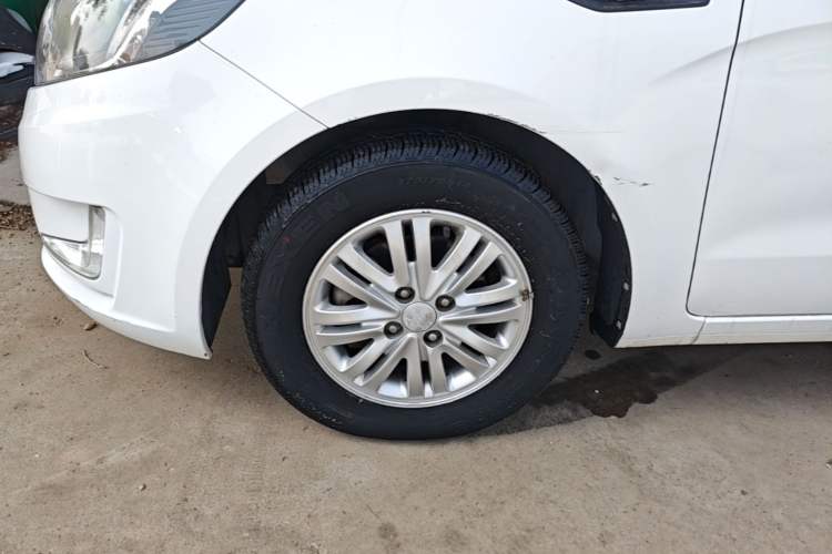 Used Kia K2 2012 Sedan 1.4L Automatic GLS Commemorative Edition Left Front Wheel Hub