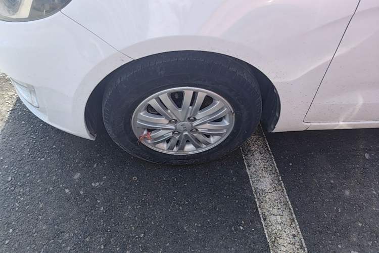 Used Kia K2 2012 Sedan 1.4L AT TOP Anniversary Edition Left Front Wheel Hub