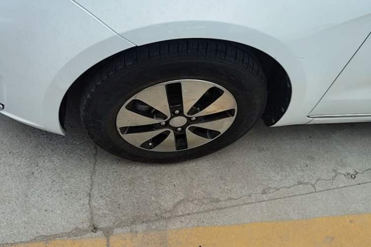 Used Kia K2 2012 Sedan 1.4L Automatic GLS Commemorative Edition Left Front Wheel Hub