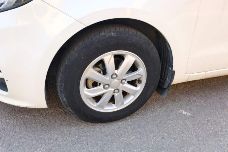 Used Kia K2 2012 Sedan 1.4L Automatic GLS Commemorative Edition Left Front Wheel Hub
