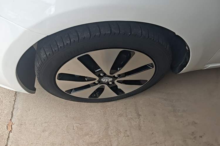 Used Kia K2 2012 Hatchback 1.6L AT Premium Left Front Wheel Hub