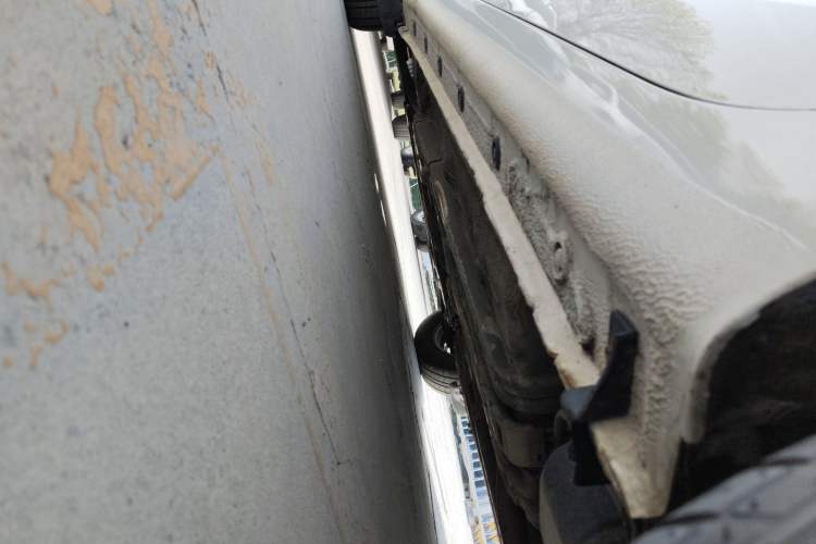 Used Kia K2 2012 Sedan 1.4L MT GLS Commemorative Edition Left Side Sill