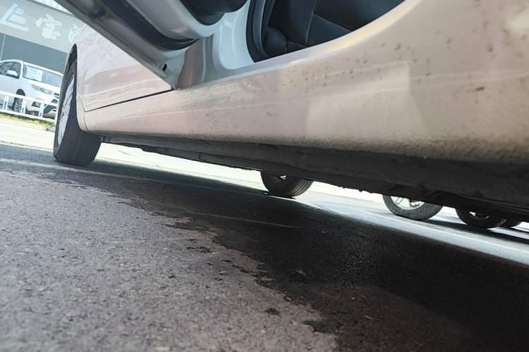 Used Kia K2 2012 Sedan 1.4L AT TOP Anniversary Edition Left Side Sill
