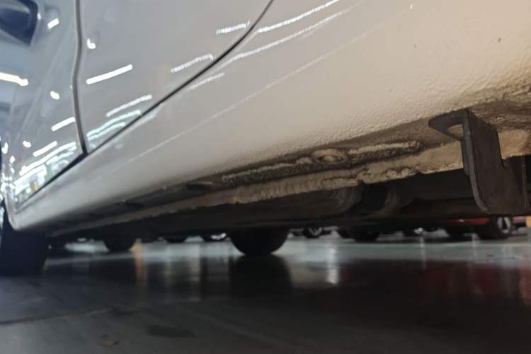 Used Kia K2 2012 Sedan 1.6L Automatic Transmission Premium Commemorative Edition Left Side Sill