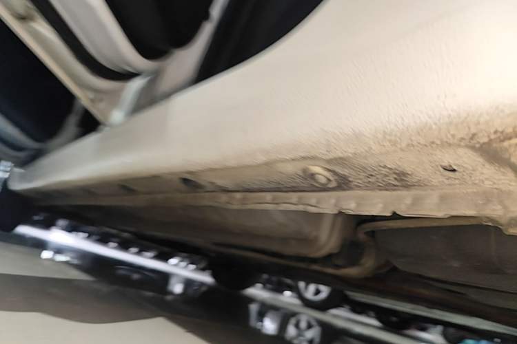 Used Kia K2 2012 Hatchback 1.4L AT GLS Commemorative Edition Left Side Sill