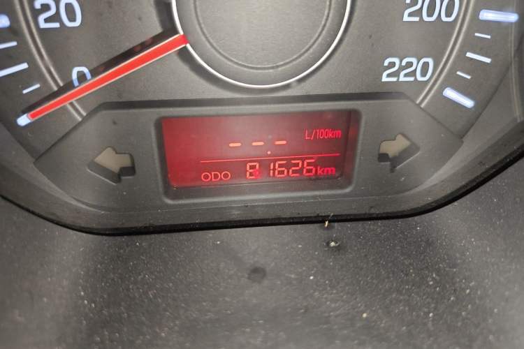 Used Kia K2 2012 Sedan 1.4L MT GLS Commemorative Edition Odometer Close Up