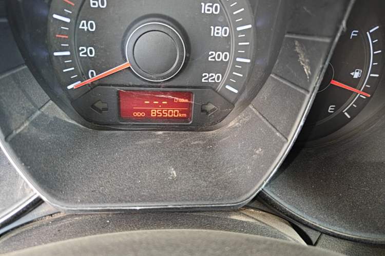 Used Kia K2 2012 Sedan 1.4L MT GLS Commemorative Edition Odometer Close Up