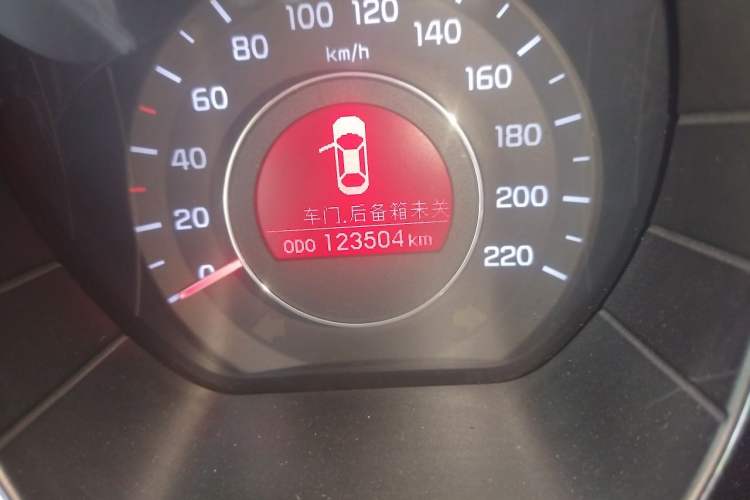 Used Kia K2 2012 Sedan 1.4L MT GLS Commemorative Edition Odometer Close Up