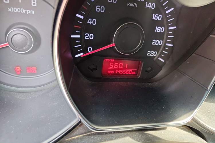 Used Kia K2 2012 Sedan 1.4L MT GLS Commemorative Edition Odometer Close Up
