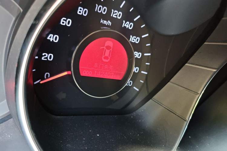 Used Kia K2 2012 Sedan 1.4L MT TOP Commemorative Edition Odometer Close Up