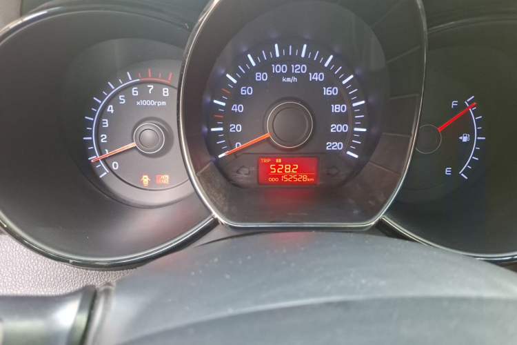 Used Kia K2 2012 Hatchback 1.4L MT Cool Edition Commemorative Model Odometer Close Up