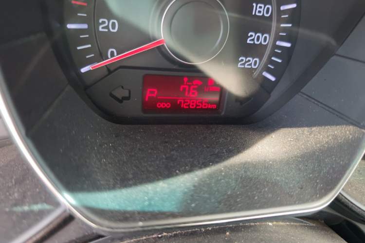 Used Kia K2 2012 Sedan 1.4L Automatic GLS Commemorative Edition Odometer Close Up