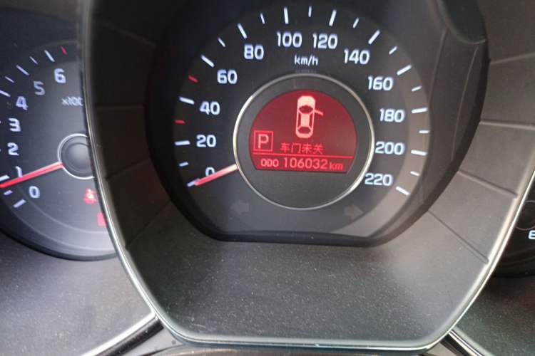 Used Kia K2 2012 Sedan 1.6L Automatic Transmission Premium Commemorative Edition Odometer Close Up