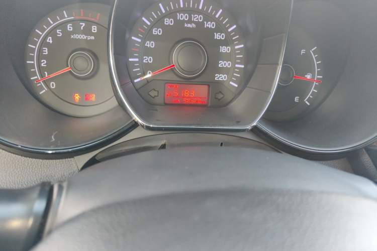 Used Kia K2 2012 Hatchback 1.4L Automatic Cool Edition Odometer Close Up