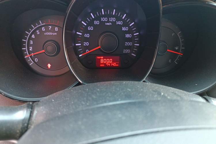 Used Kia K2 2012 Sedan 1.4L MT GLS Commemorative Edition Odometer Close Up