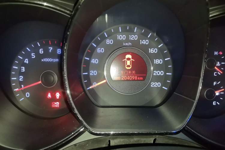 Used Kia K2 2012 Sedan 1.6L Automatic Transmission Premium Commemorative Edition Odometer Close Up