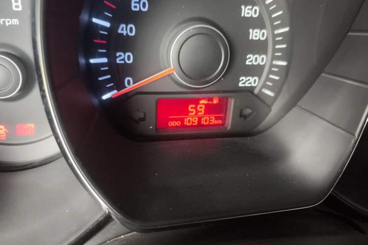 Used Kia K2 2012 Sedan 1.4L MT GLS Commemorative Edition Odometer Close Up
