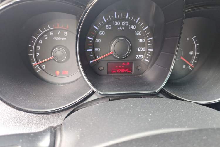 Used Kia K2 2012 Sedan 1.4L MT GLS Commemorative Edition Odometer Close Up