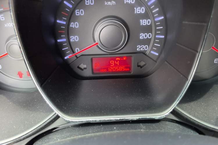Used Kia K2 2012 Sedan 1.4L Automatic GLS Commemorative Edition Odometer Close Up