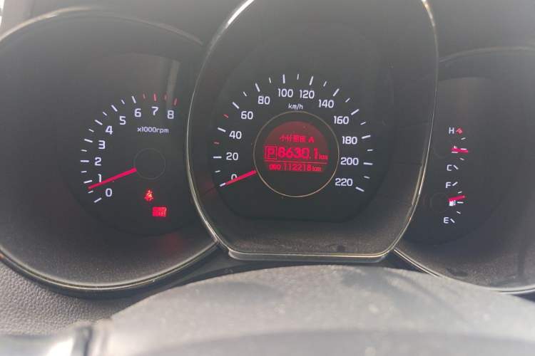 Used Kia K2 2012 Sedan 1.6L Automatic Transmission Premium Commemorative Edition Odometer Close Up