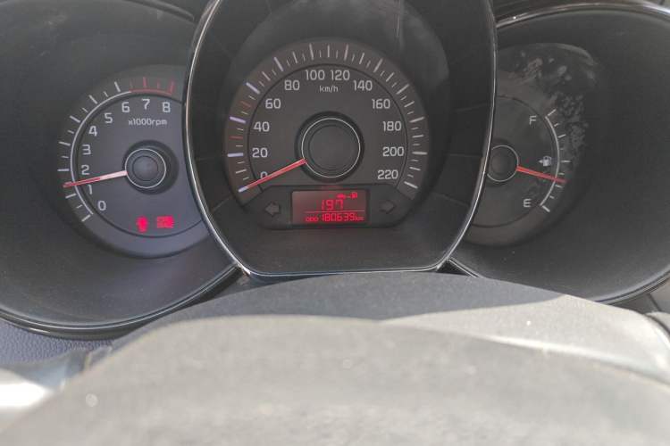 Used Kia K2 2012 Sedan 1.4L MT GLS Commemorative Edition Odometer Close Up