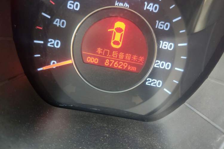 Used Kia K2 2012 Sedan 1.4L MT GL Commemorative Edition Odometer Close Up