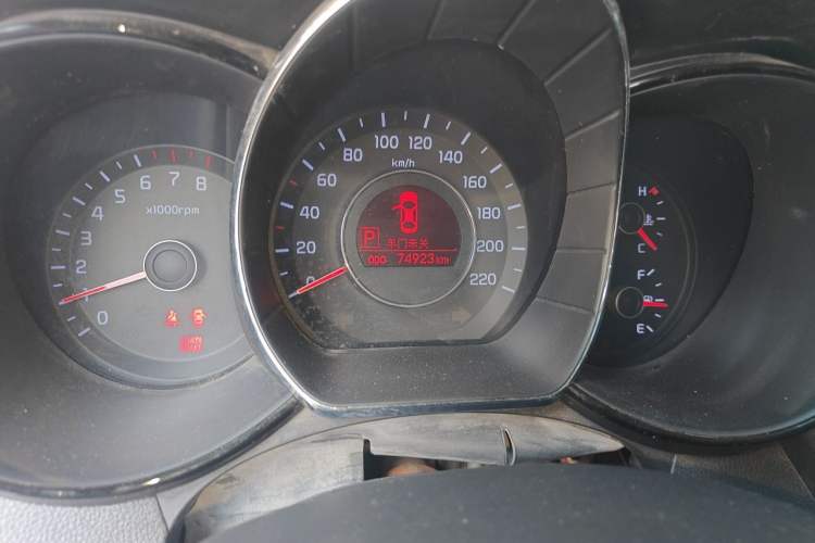 Used Kia K2 2012 Sedan 1.6L Automatic Transmission Premium Commemorative Edition Odometer Close Up