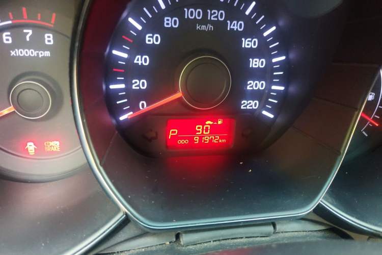 Used Kia K2 2012 Hatchback 1.4L Automatic Cool Edition Odometer Close Up