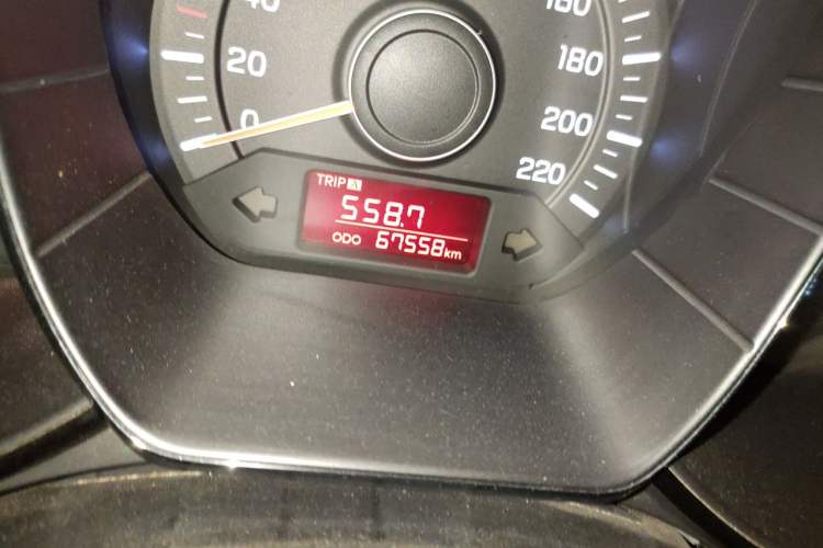 Used Kia K2 2012 Sedan 1.4L MT GLS Commemorative Edition Odometer Close Up