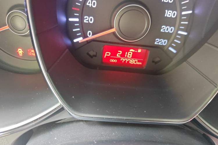 Used Kia K2 2012 Hatchback 1.4L Automatic Cool Edition Odometer Close Up