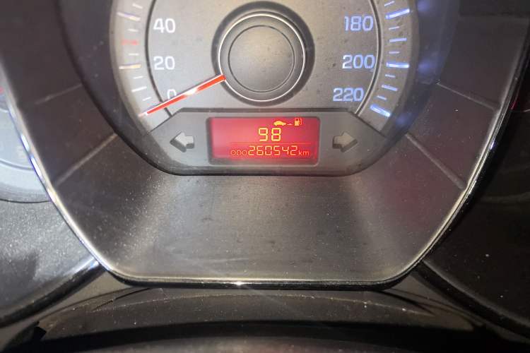 Used Kia K2 2012 Sedan 1.4L MT GLS Commemorative Edition Odometer Close Up