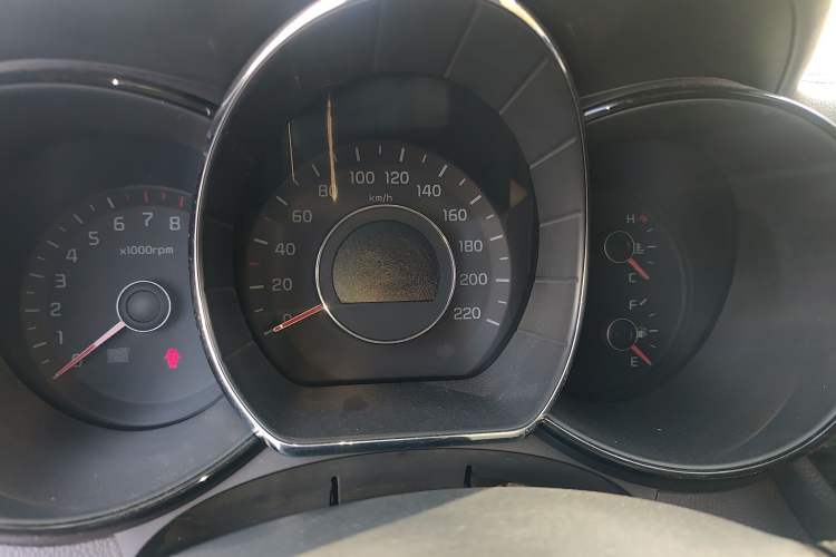 Used Kia K2 2012 Sedan 1.6L Automatic Transmission Premium Commemorative Edition Odometer Close Up