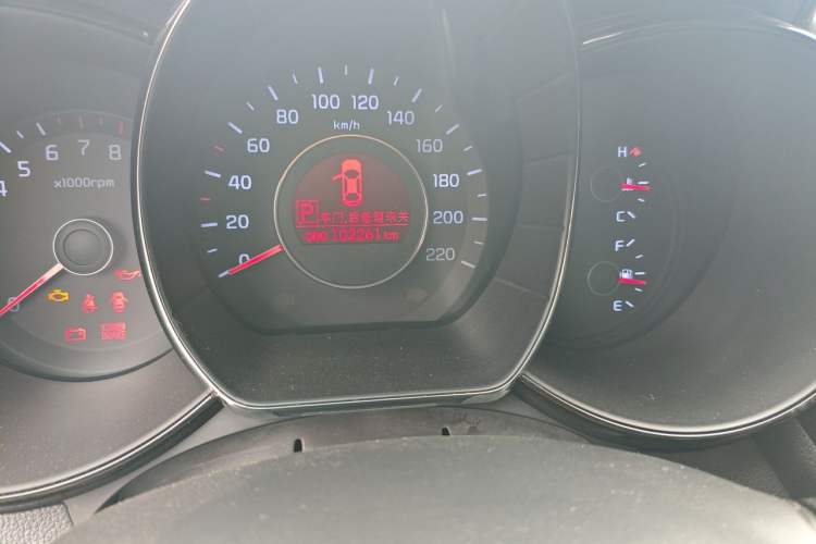 Used Kia K2 2012 Hatchback 1.6L AT Premium Commemorative Edition Odometer Close Up