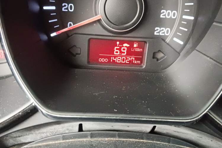 Used Kia K2 2012 Sedan 1.4L MT GLS Commemorative Edition Odometer Close Up
