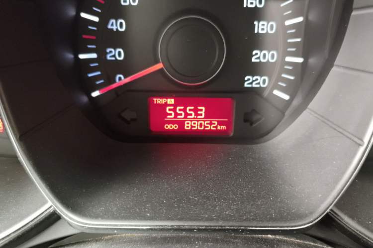 Used Kia K2 2012 Sedan 1.4L MT GLS Commemorative Edition Odometer Close Up