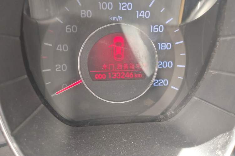 Used Kia K2 2012 Sedan 1.4L MT TOP Commemorative Edition Odometer Close Up