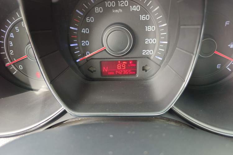 Used Kia K2 2012 Sedan 1.4L Automatic GLS Commemorative Edition Odometer Close Up