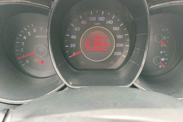 Used Kia K2 2012 Sedan 1.4L AT TOP Anniversary Edition Odometer Close Up