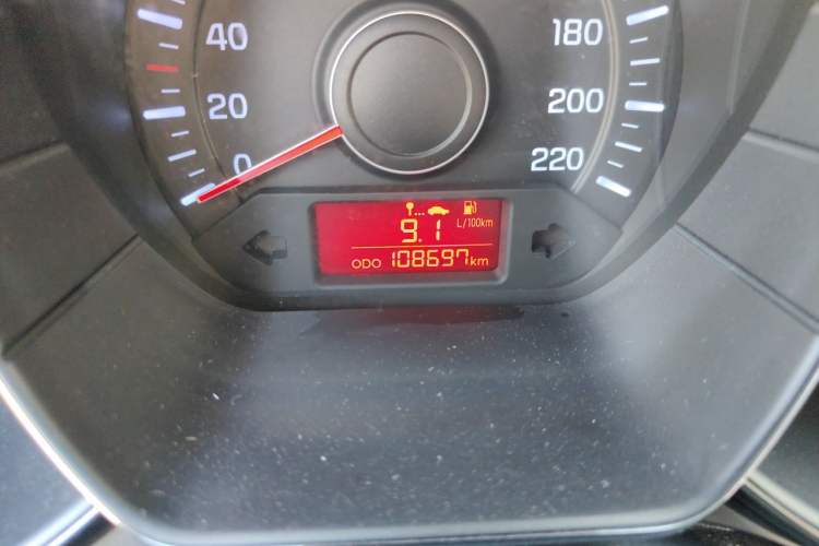 Used Kia K2 2012 Sedan 1.4L MT GLS Commemorative Edition Odometer Close Up
