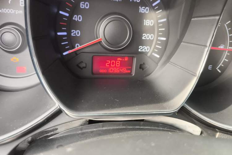 Used Kia K2 2012 Sedan 1.4L MT GLS Commemorative Edition Odometer Close Up