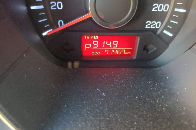 Used Kia K2 2012 Hatchback 1.4L Automatic Cool Edition Odometer Close Up