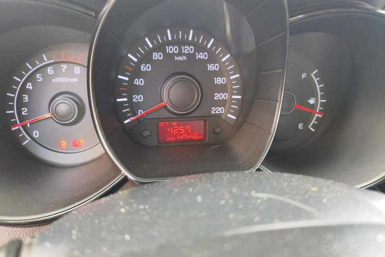 Used Kia K2 2012 Sedan 1.4L MT GLS Commemorative Edition Odometer Close Up