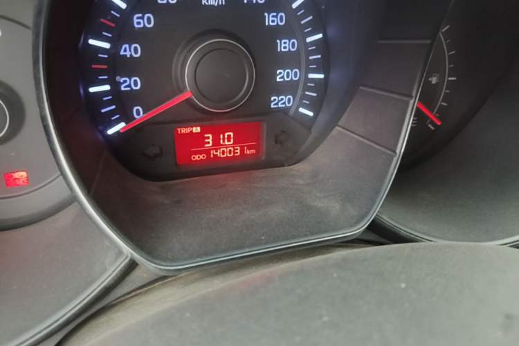 Used Kia K2 2012 Sedan 1.4L MT GLS Commemorative Edition Odometer Close Up