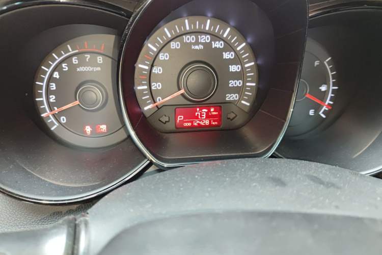 Used Kia K2 2012 Sedan 1.4L Automatic GLS Commemorative Edition Odometer Close Up