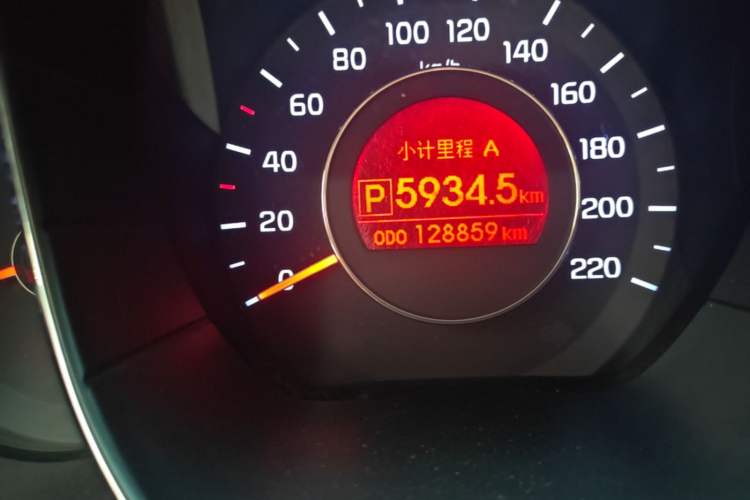 Used Kia K2 2012 Sedan 1.6L Automatic Transmission Premium Commemorative Edition Odometer Close Up